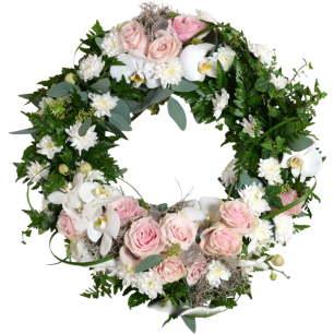 En blomsterkrans med rosa rosor, vita orkidéer och gröna blad.